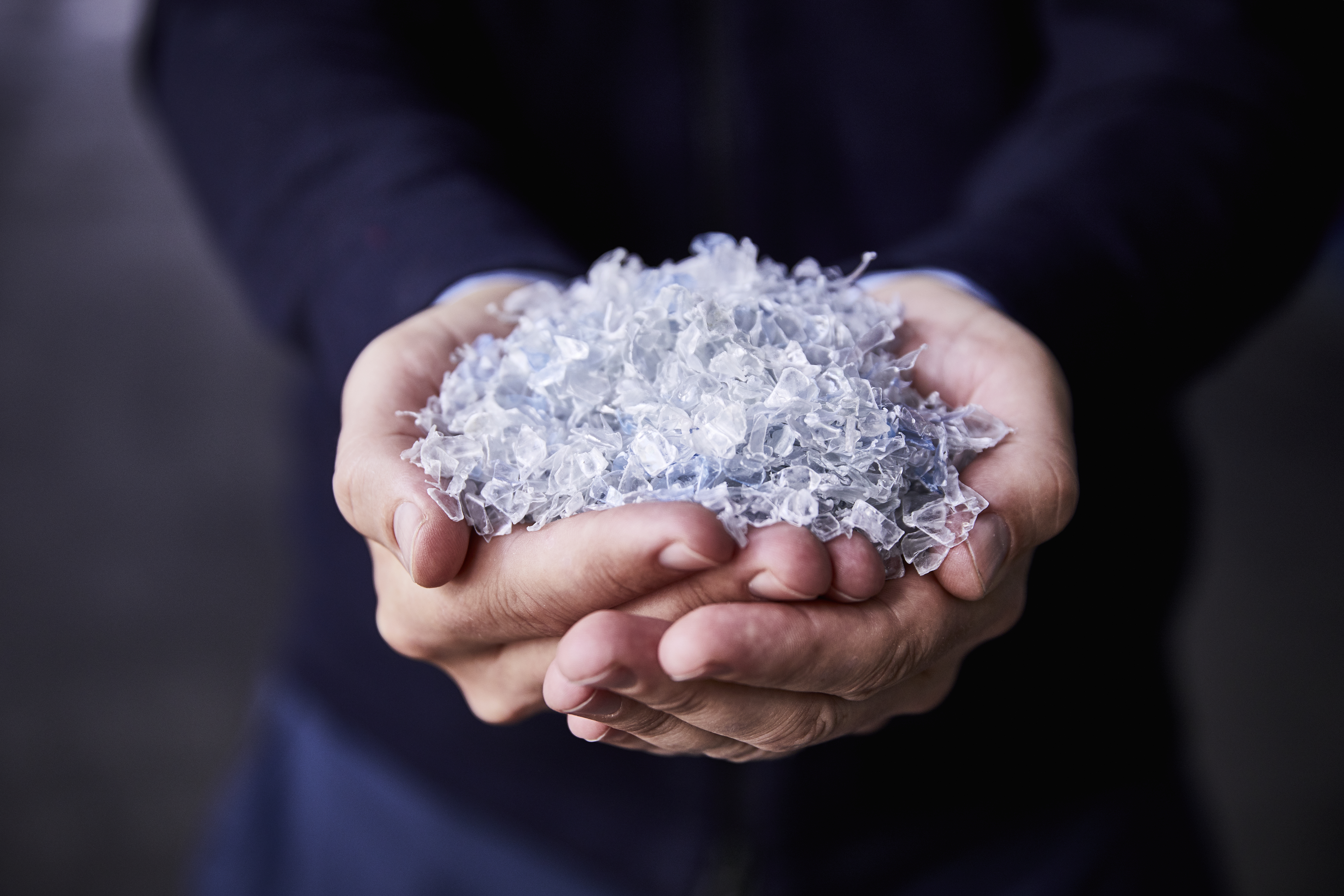 Cirrec_flakes_hands (1)